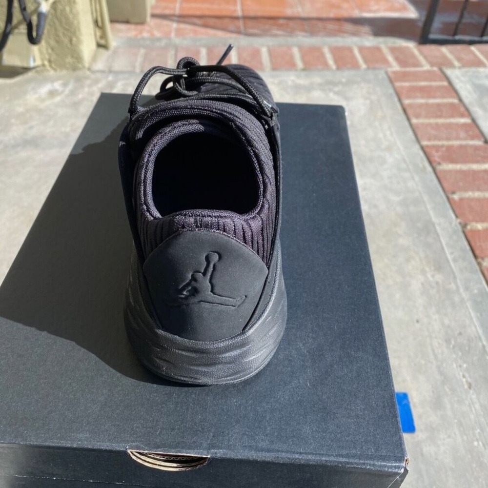 Men's Black Athletic Shoe - Picture 6 of 6